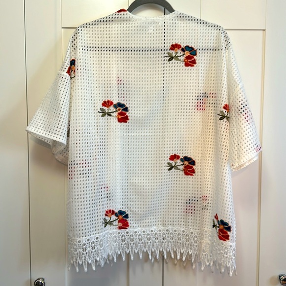 White Mesh Open Front Accent Top With Floral Embroidery Sz MED NEW! - Picture 4 of 9